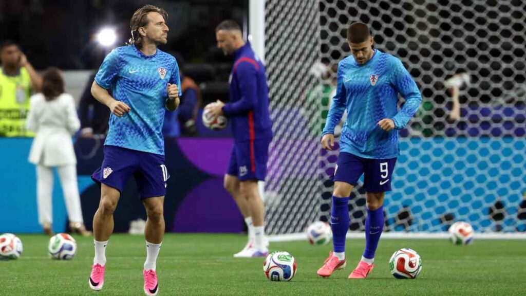 Modric calienta previo al Inglaterra vs Croacia