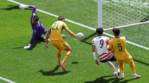 Estados Unidos vs Australia, en vivo: tarjeta amarilla para Alessandro Circati