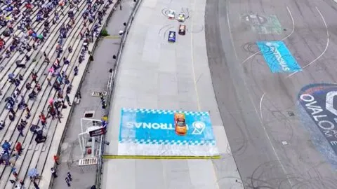 Roberto Espinosa domina Aguascalientes y suma su segunda victoria consecutiva en NASCAR Trucks México Series