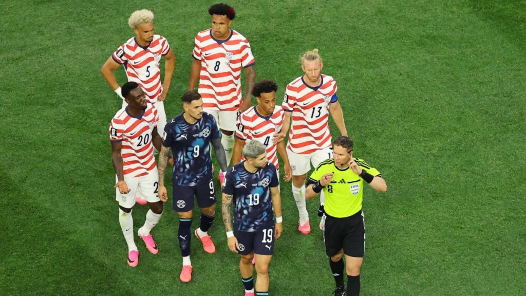 La FIFA estrena la regla de Confusión de Identidad durante el duelo entre Estados Unidos y Paraguay