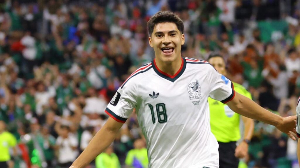 Obed Vargas en festejo de gol