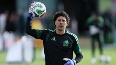 Vozinha sorprendió a España, Room frenó a Ecuador... ¿ahora le toca a Memo Ochoa?