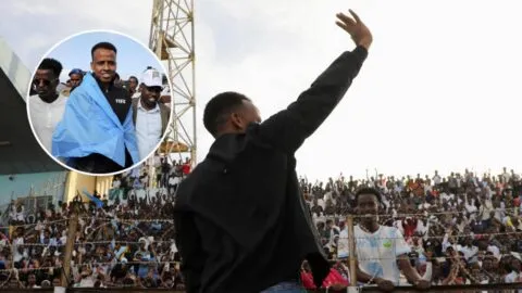 Omar Abdulkadir Artan, recibido como héroe en Somalia tras ser impedido de arbitrar en el Mundial 2026