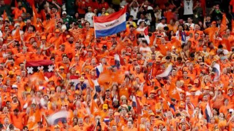 ¿Por qué Países Bajos viste de naranja si ese color no está en su bandera?