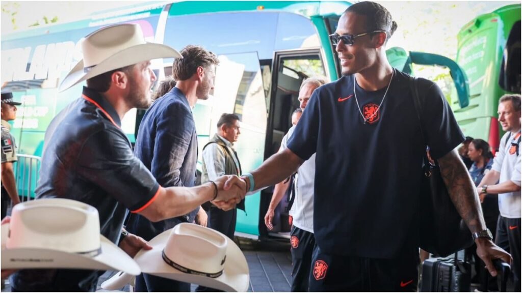 Virgil van Dijk y Frenkie de Jong lideran el recibimiento de Países Bajos