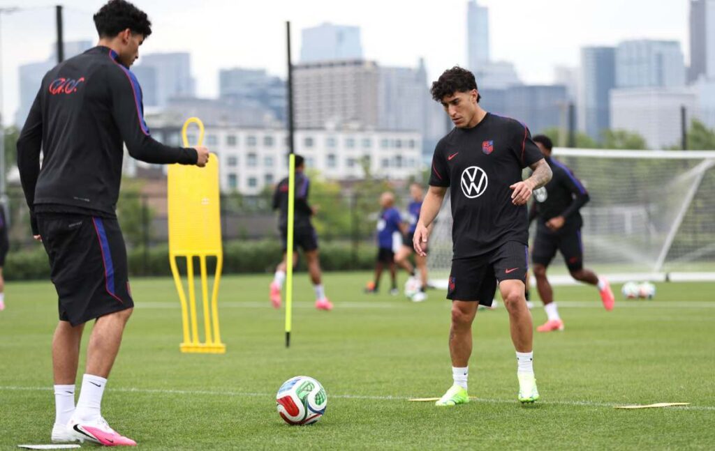 Pepi y Zendejas durante un entrenamiento de Estados Unidos