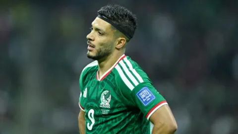 ¡Increíble falla de Raúl Jiménez! México perdona la primera ante Ecuador