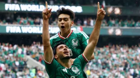 ¡Inolvidable! Raúl Jiménez marca su primer gol en un Mundial y supera a Jared Borgetti