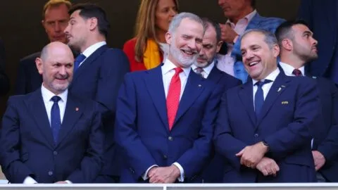 ¡Visita de lujo! El Rey Felipe VI de España, presente en el Estadio Guadalajara