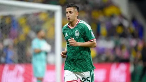 Roberto Alvarado, Julián Quiñones y Gil Mora destacan ante Ecuador en los dieciseisavos de final