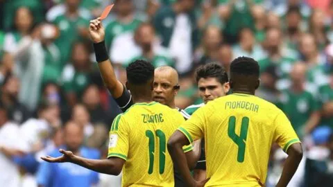 ¡Caen las primeras rojas del Mundial 2026! Sudáfrica pierde a dos hombres en el partido inaugural ante México