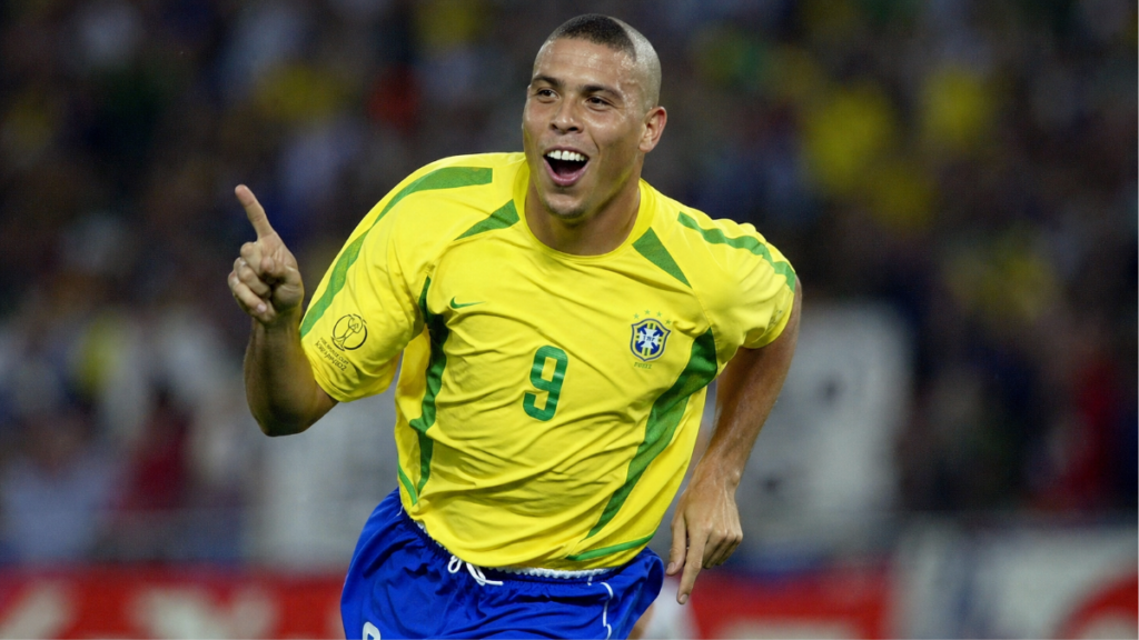 Ronaldo celebrando un gol en 2002