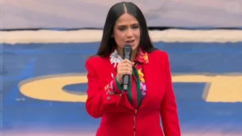 Salma Hayek da la bienvenida al mundo en la ceremonia de inauguración del Mundial 2026