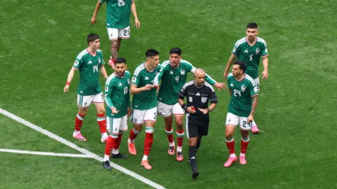 ¿Era tarjeta roja para César Montes? Roberto García Orozco explica la polémica expulsión del central mexicano