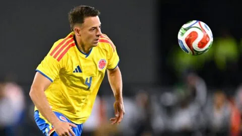 Santiago Arias divide a Colombia: ¿Por derecha, izquierda o de suplente?