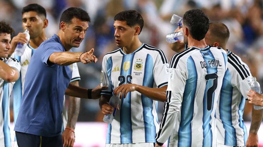 ¡En contra!: Scaloni explica impacto de pausas de hidratación en la Copa del Mundo 2026