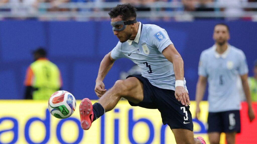 Sebastián Cáceres en partido contra Cabo Verde