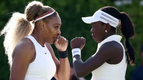 El regreso de Serena Williams termina en segunda ronda por lesión de su compañera