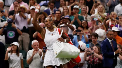 Serena Williams se despide de Wimbledon en su esperado regreso