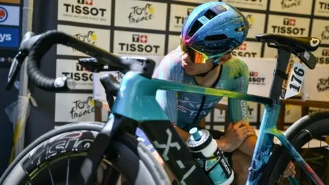 Sergio Higuita se acerca al top 10 de la general en el Tour de Suiza 2026