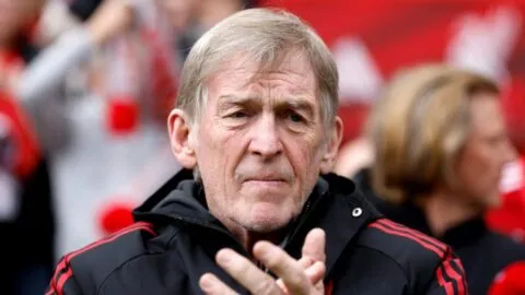 Kenny Dalglish, leyenda del Liverpool, revela que enfrenta tratamiento contra el cáncer