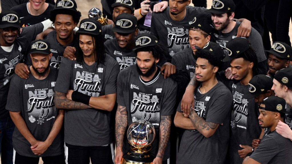 San Antonio Spurs en festejo de campeón de conferencia