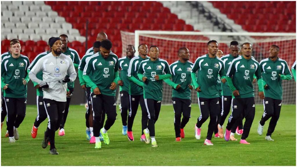 La selección de Sudáfrica al fin llegó a México para el Mundial 2026 después de un fin de semana varados tras problemas en trámites migratorios | Reuters
