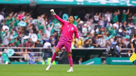 La muralla mexicana: México mantiene intacto su marco en los debuts mundialistas