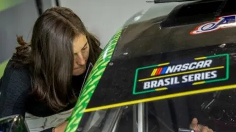 Tatiana Calderón logra su primer top-10 en Nascar Brasil y primer top-5 en Challenge