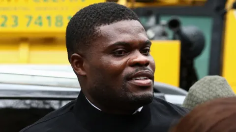 Cuáles son los cargos que enfrenta Thomas Partey que ocasionaron que Canadá le negara el ingreso al país