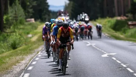 Las etapas clave para el ascenso colombiano en la general del Tour Auvergne Rhone-Alpes
