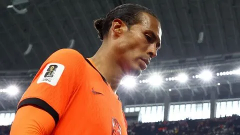 Virgil van Dijk y Frenkie de Jong, decepcionados tras el empate ante Japón