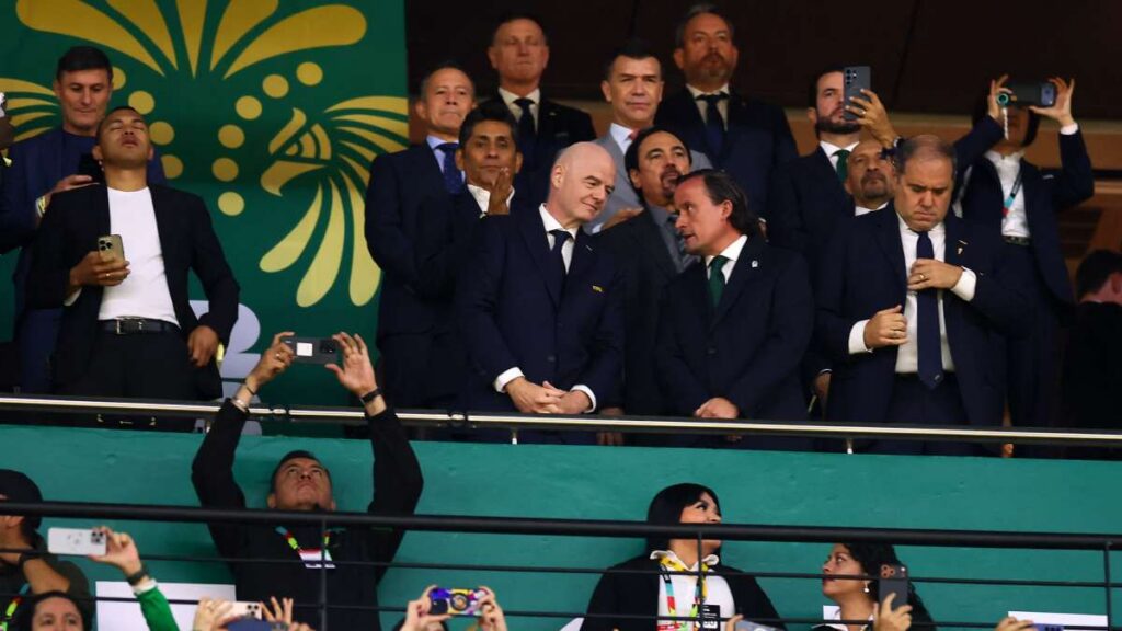 “No están solos”: El estadio Azteca se une a coro, en apoyo a las víctimas en Venezuela
