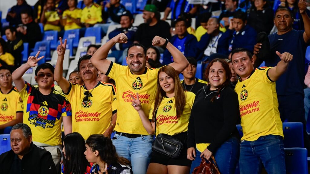 Afición del América en La Corregidora