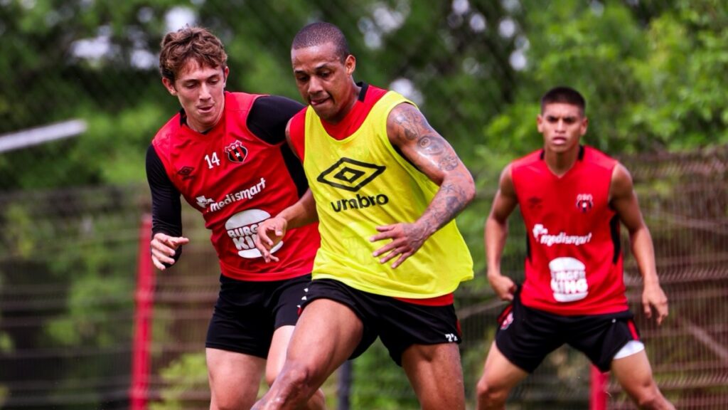 Alajuelense se prepara para la nueva temporada | @ldacr