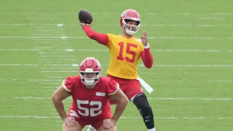 Patrick Mahomes sorprende en su recuperación y aumenta la ilusión de los Chiefs para la Semana 1