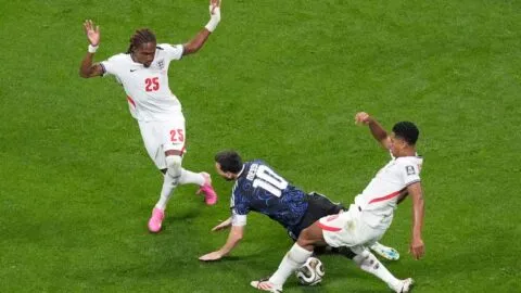 Inglaterra vs Argentina, en vivo: muchas faltas y poco fútbol en Atlanta