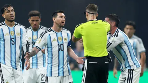 El polémico camino de Argentina a semifinales: las decisiones arbitrales que marcaron su Mundial