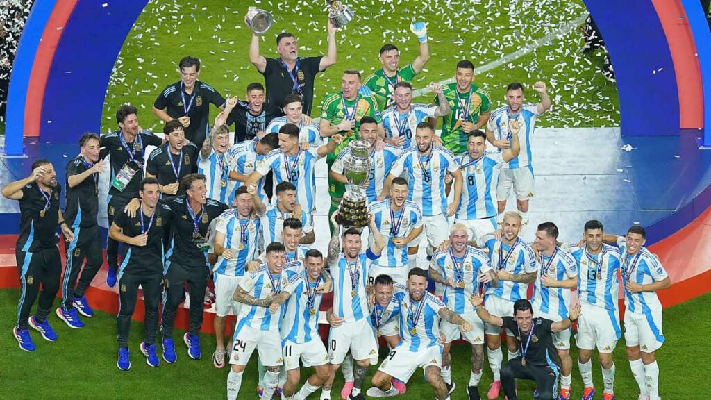 La selección Argentina busca coronar un ciclo irrepetible de la mano de su entrenador, Lionel Scaloni, y su máxima figura, Lionel Messi