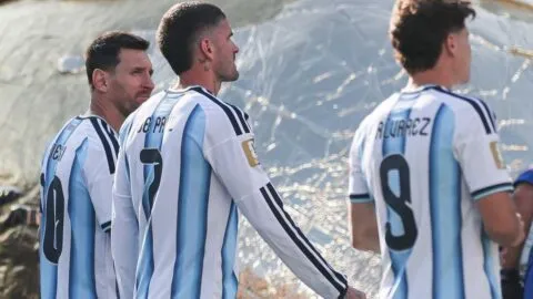 La silenciosa despedida de la albiceleste: vuelven a Argentina sin Messi y cancelan el festejo masivo