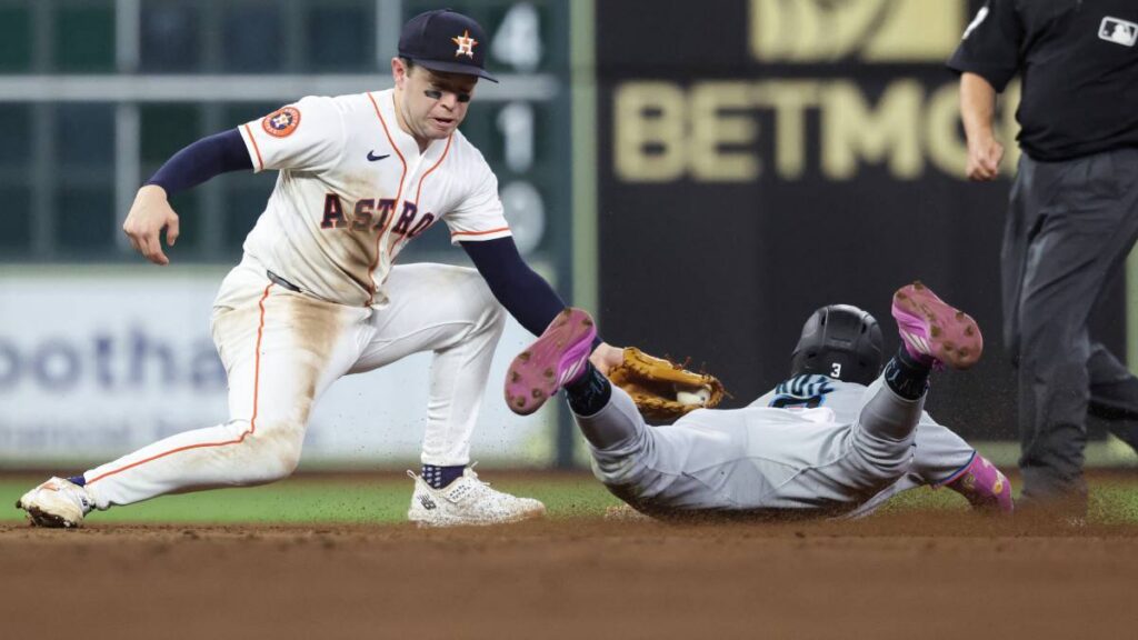 Así fue el triple play relámpago que paralizó el Astros vs Marlins.