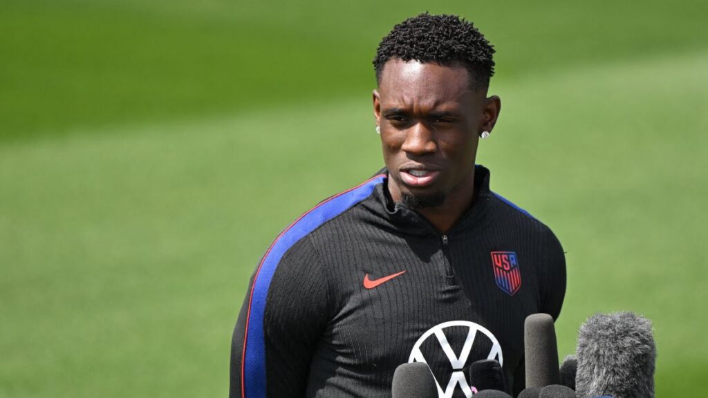 Balogun deja mensaje tras su expulsión ante Bosnia: “Debemos ser ejemplo”