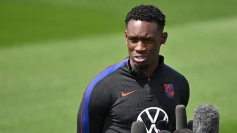 Balogun deja mensaje tras su expulsión ante Bosnia: “Debemos ser ejemplo”