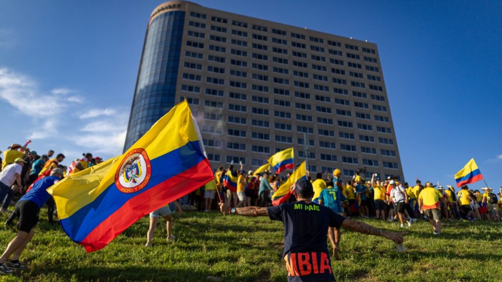 Banderazo De Colombia En Kansas