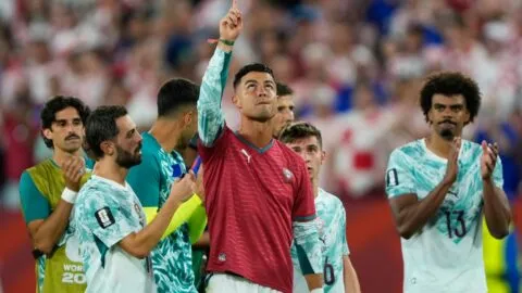 Cristiano no pudo contener las lágrimas: el homenaje a Diogo Jota tras llevar a Portugal a octavos
