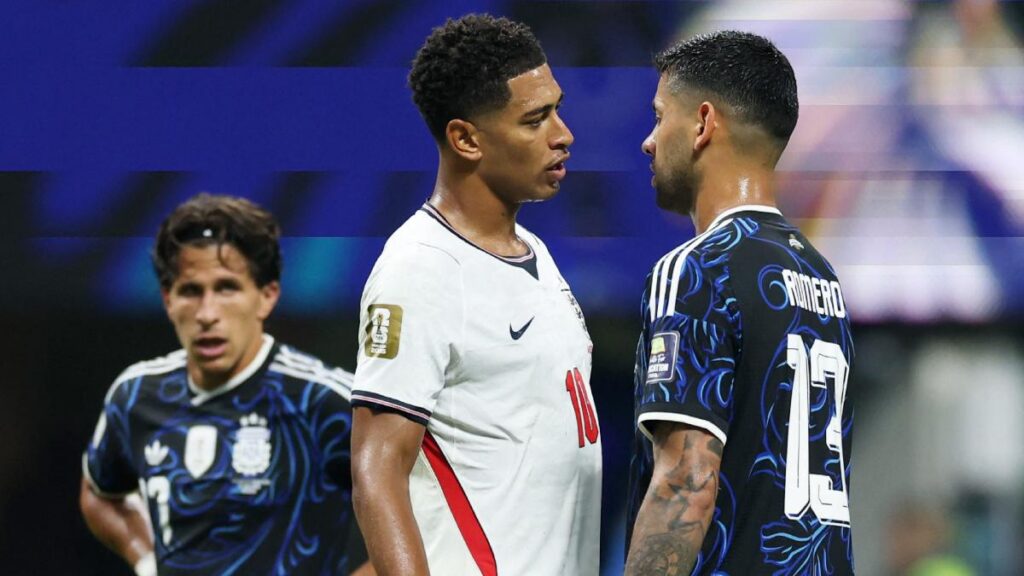 Inglaterra vs Argentina arranca con 19 faltas y tensión