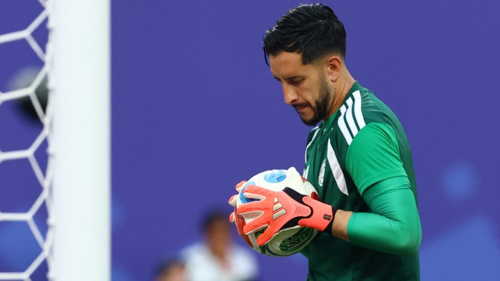 Camilo Vargas, de los sobrevivientes de la Liga MX | REUTERS/Bernadett Szabo