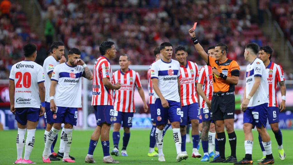 Chivas vs Toluca en vivo: ¡Sepúlveda se va expulsado!