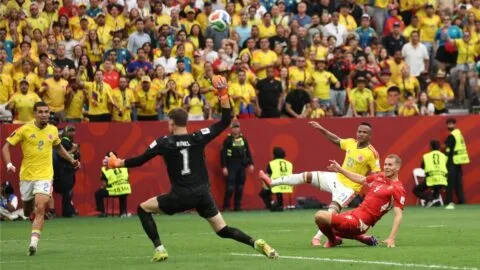 Jáminton Campaz tuvo la clasificación de Colombia, pero perdonó a Suiza en el tiempo extra