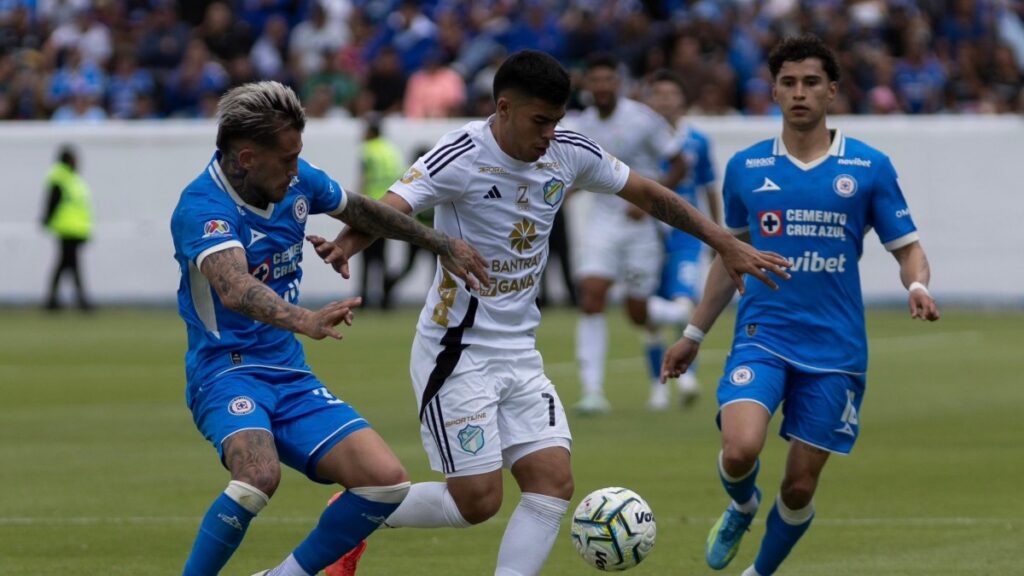 Comunicaciones sigue pensando en refuerzos | @CremasOficial